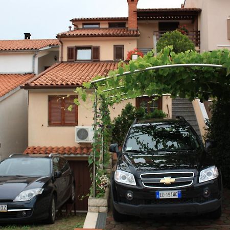 Family Friendly Apartments Pula Exterior foto