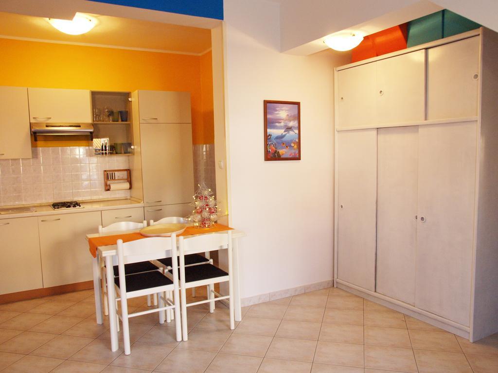 Family Friendly Apartments Pula Cameră foto