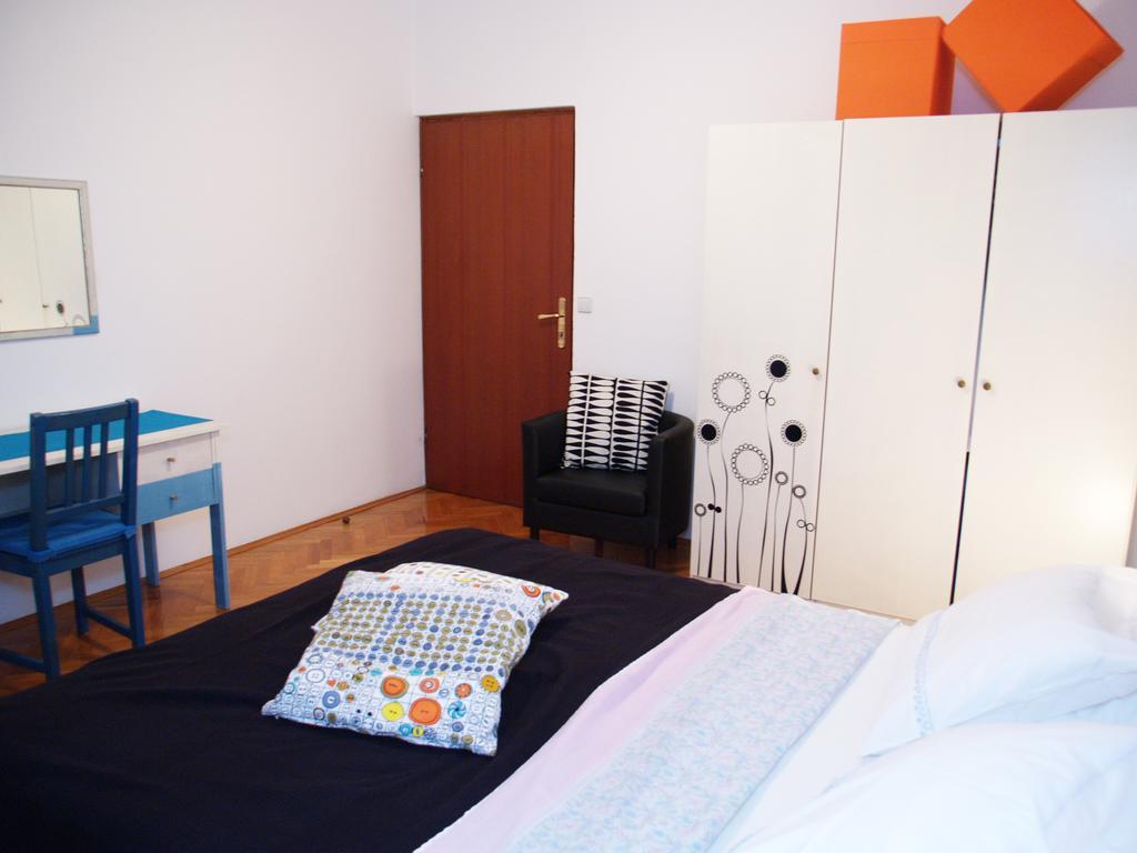 Family Friendly Apartments Pula Cameră foto