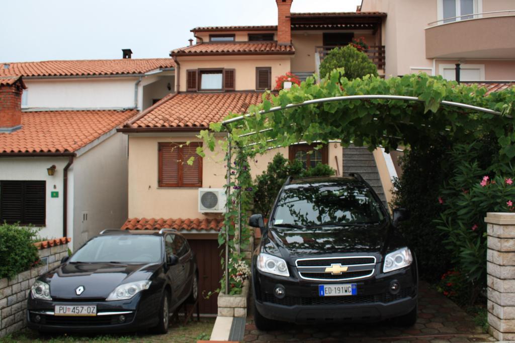 Family Friendly Apartments Pula Exterior foto